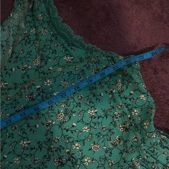 L C Lauren Conrad Green Feminine Sleeveless Women’s Tank Top - Picture 12 of 16